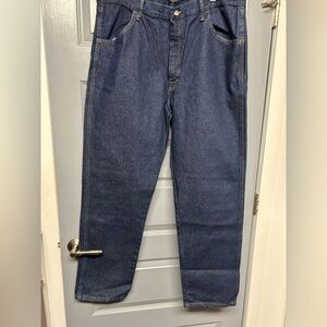 Rustler Mens straight leg heavy denim jeans. NWT SIZE 40x32.